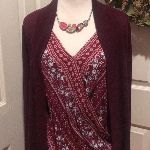 Burgundy adjustable strap crossover front top - Picture 1 of 4